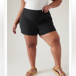 Athleta Black Trekkie North Shorts size 26